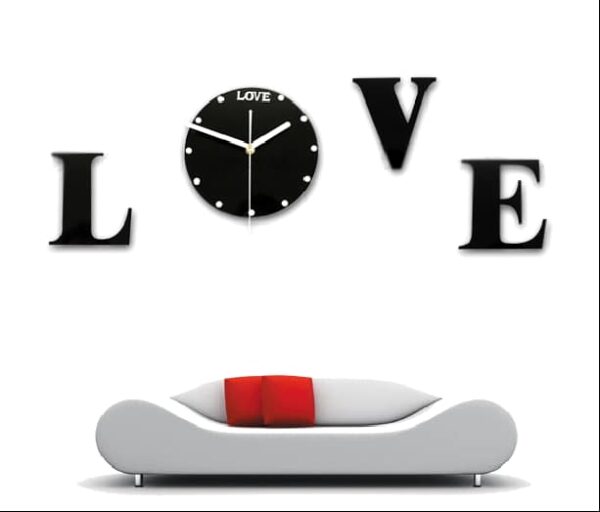 Đồng hồ treo tường chữ Love